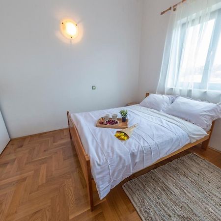 Apartments Krivicic Green Pomer Bagian luar foto